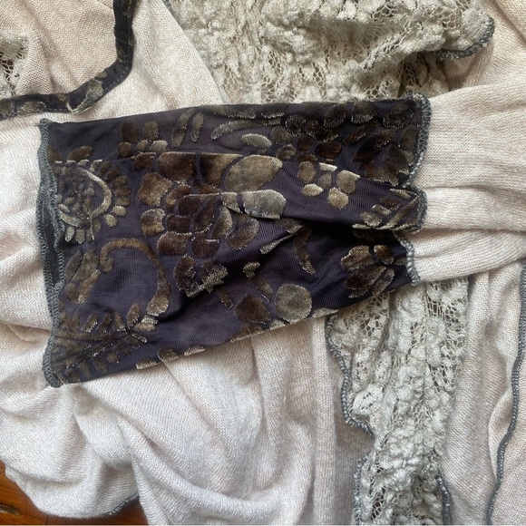 Anthropologie Magnolia LA Cream Blouse with Brown Lace & Velvet Accents Size M - Picture 14 of 14
